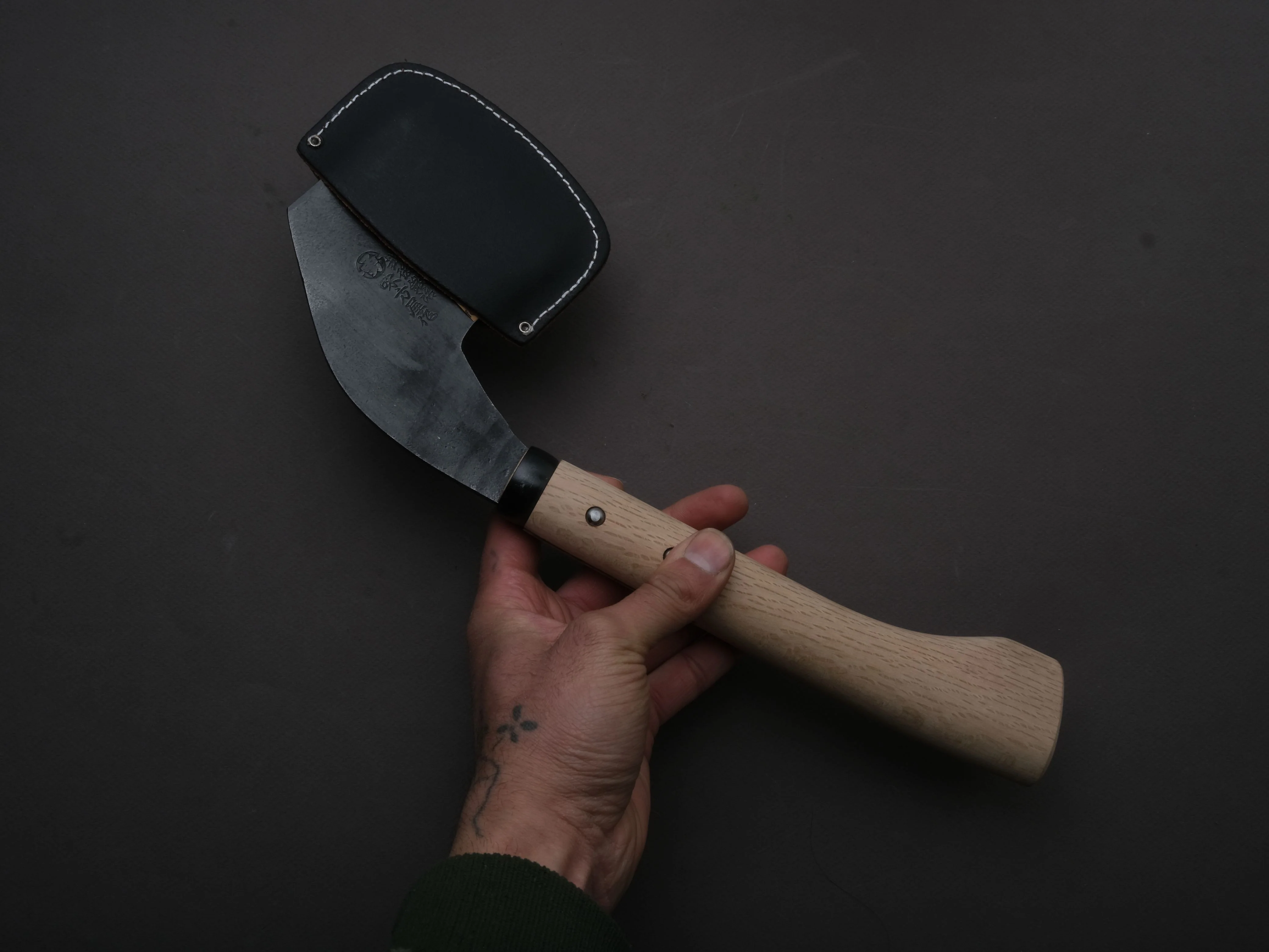 Ajikataya - Kubimagari Hatchet - Kurouchi - 165mm - Oak Wood Handle - Double Bevel - Image 6