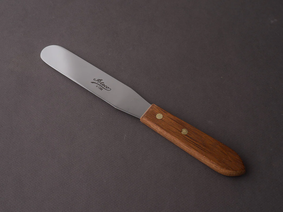 Ateco - Pastry Spatula - 6" Straight - Rounded Tip - Wood Handle