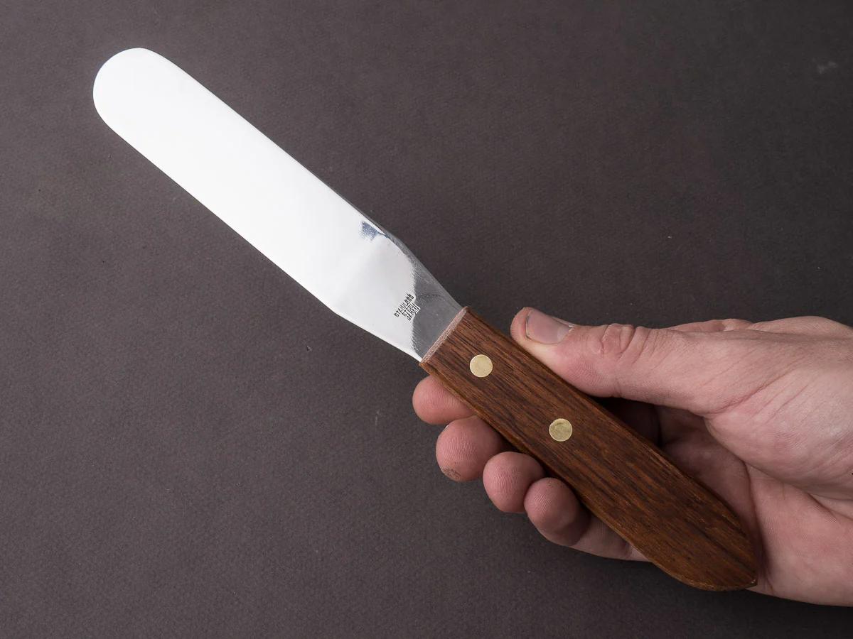 Ateco - Pastry Spatula - 6" Straight - Rounded Tip - Wood Handle - Image 4