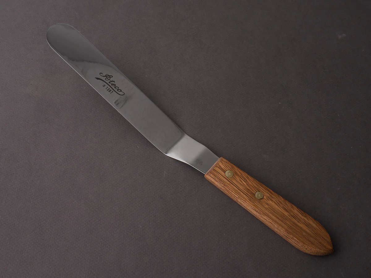 Ateco - Pastry Spatula - Thin 4" Offset - Rounded Tip - Wood Handle