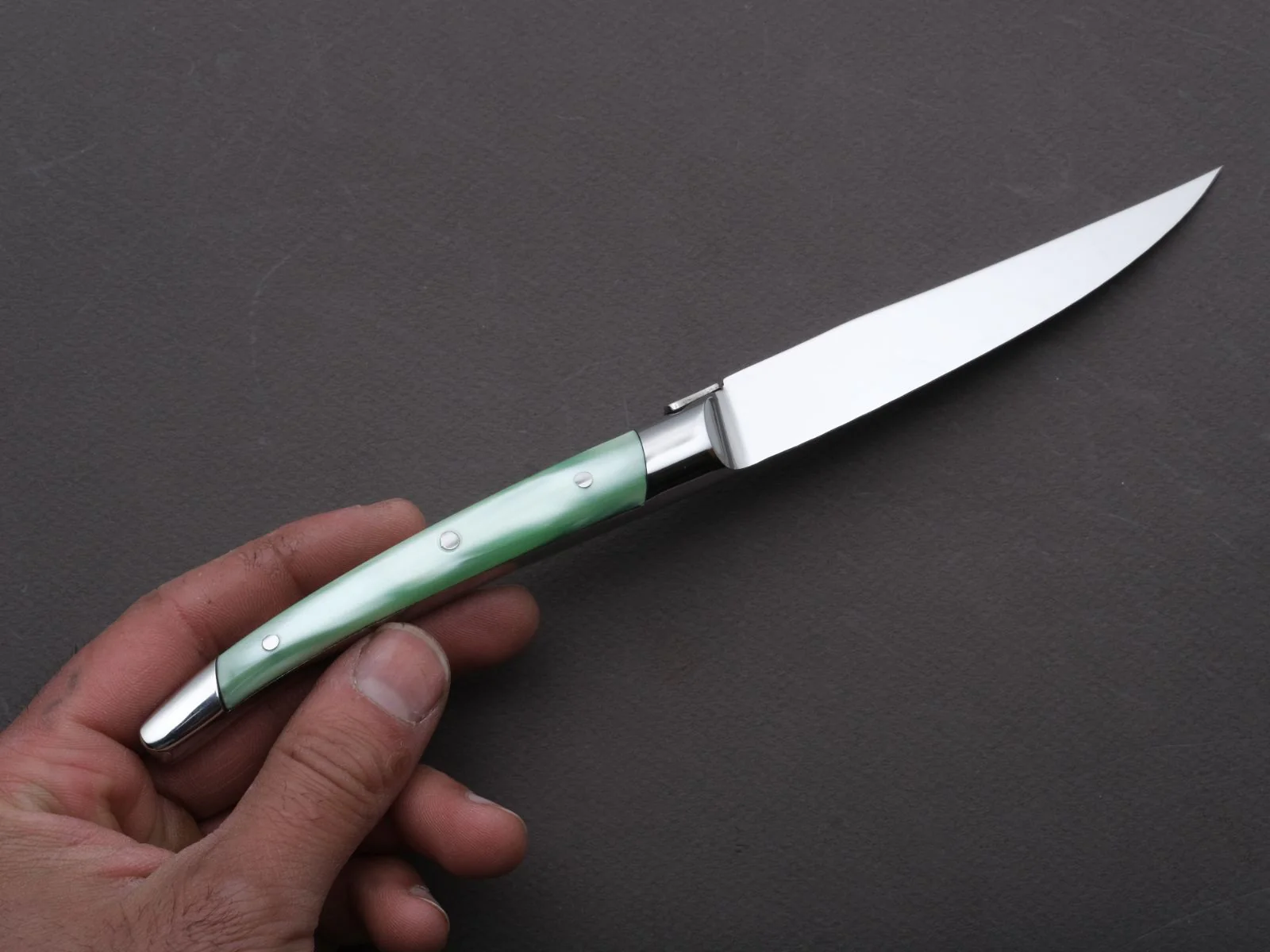 Goyon Chazeau - Steak/Table Knives - Laguiole Klasse G - Pearly Anise Green Acrylic Handle - Set of 6 - Image 3