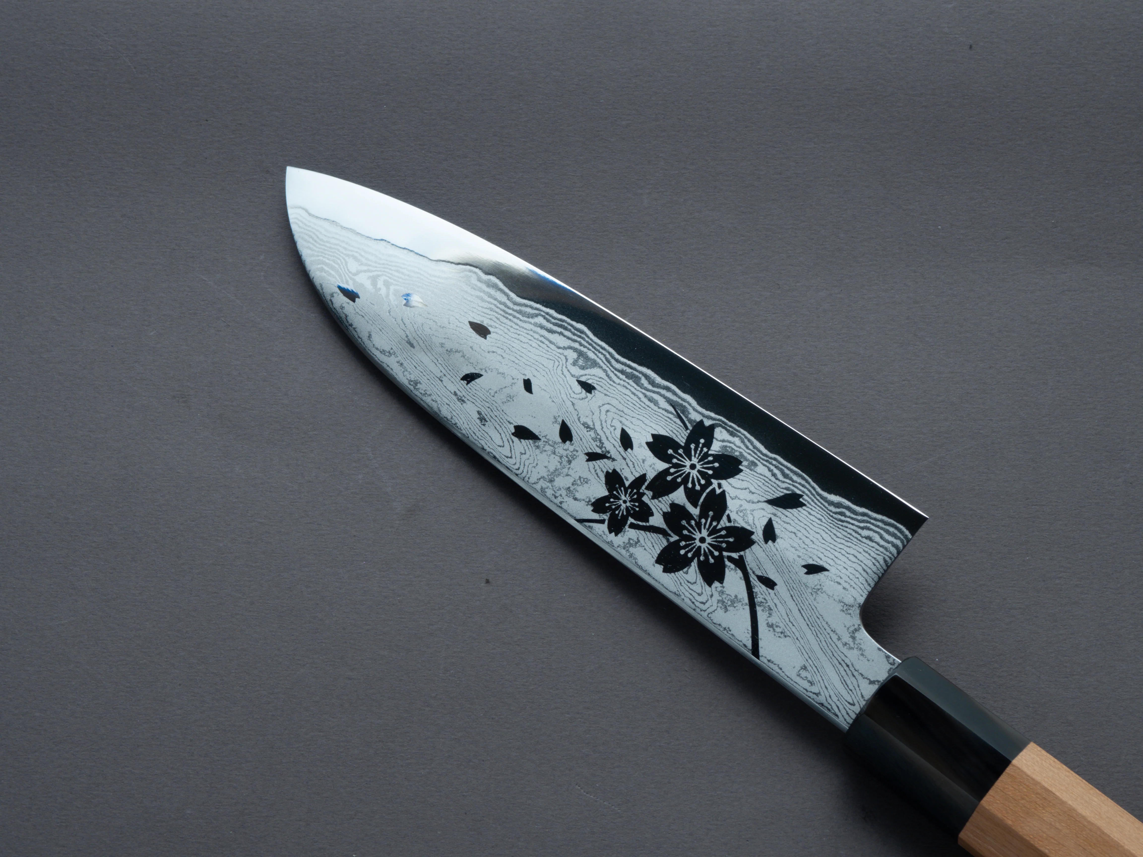 Hitohira - Kikuchiyo x Rou - VG10 - Sakura Damascus - 165mm Santoku - Sakura Handle - Image 4