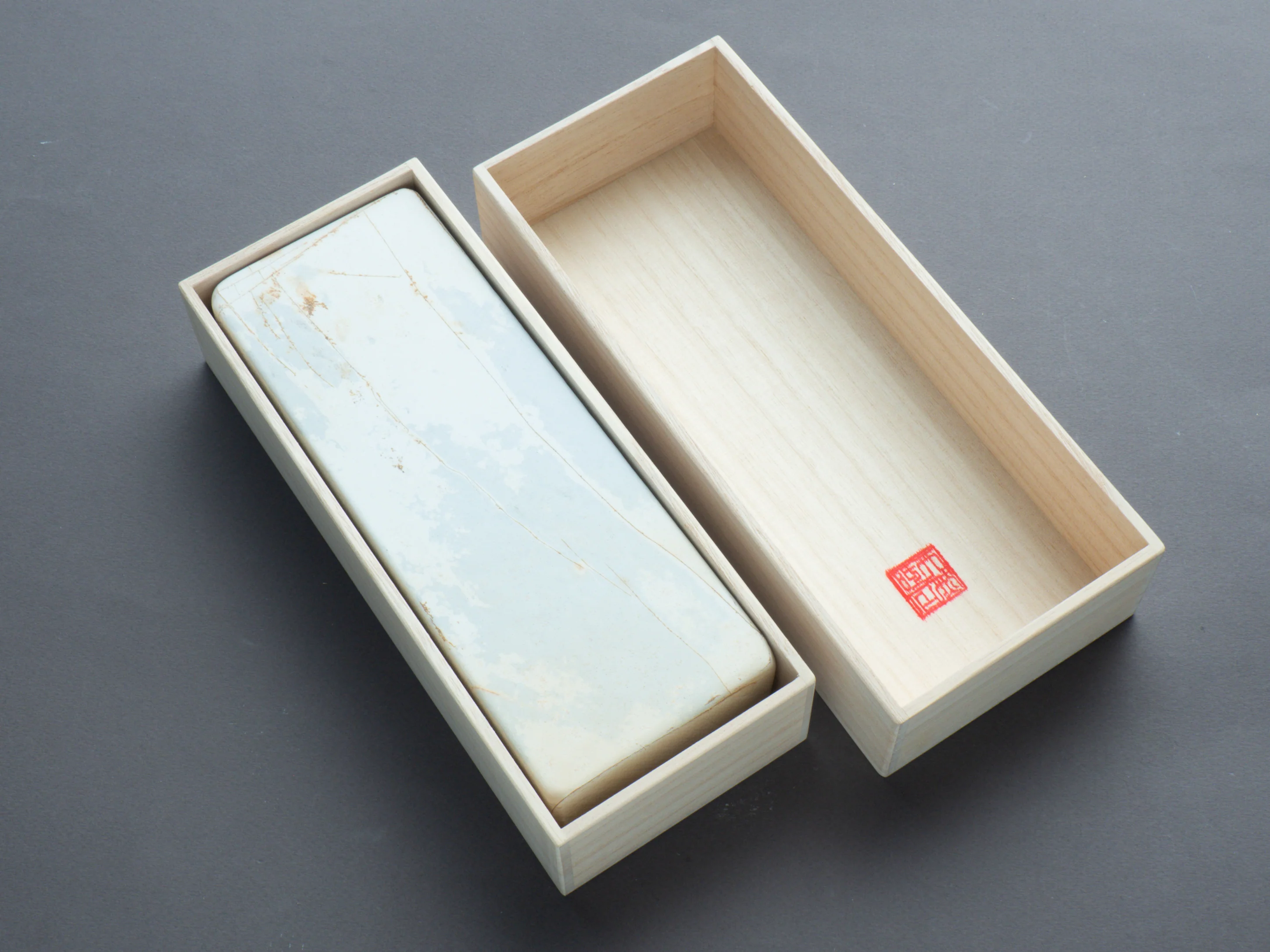 Komon - Natural Stone - Shiro Suita (no. 007) - Image 2