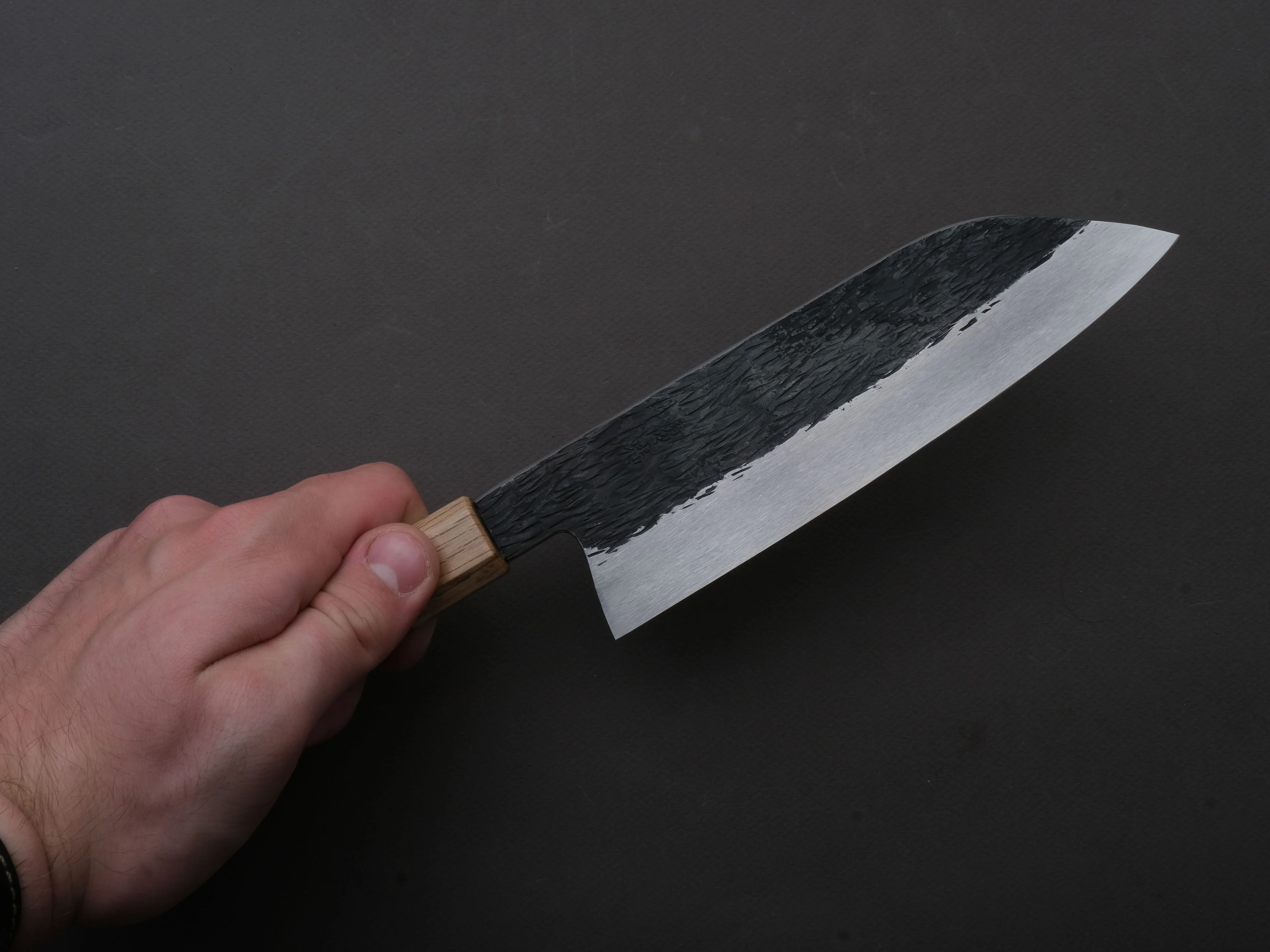 Isamitsu - White #1 - Stainless Clad - Kurouchi - Santoku - 180mm - Rosewood Handle - Image 3