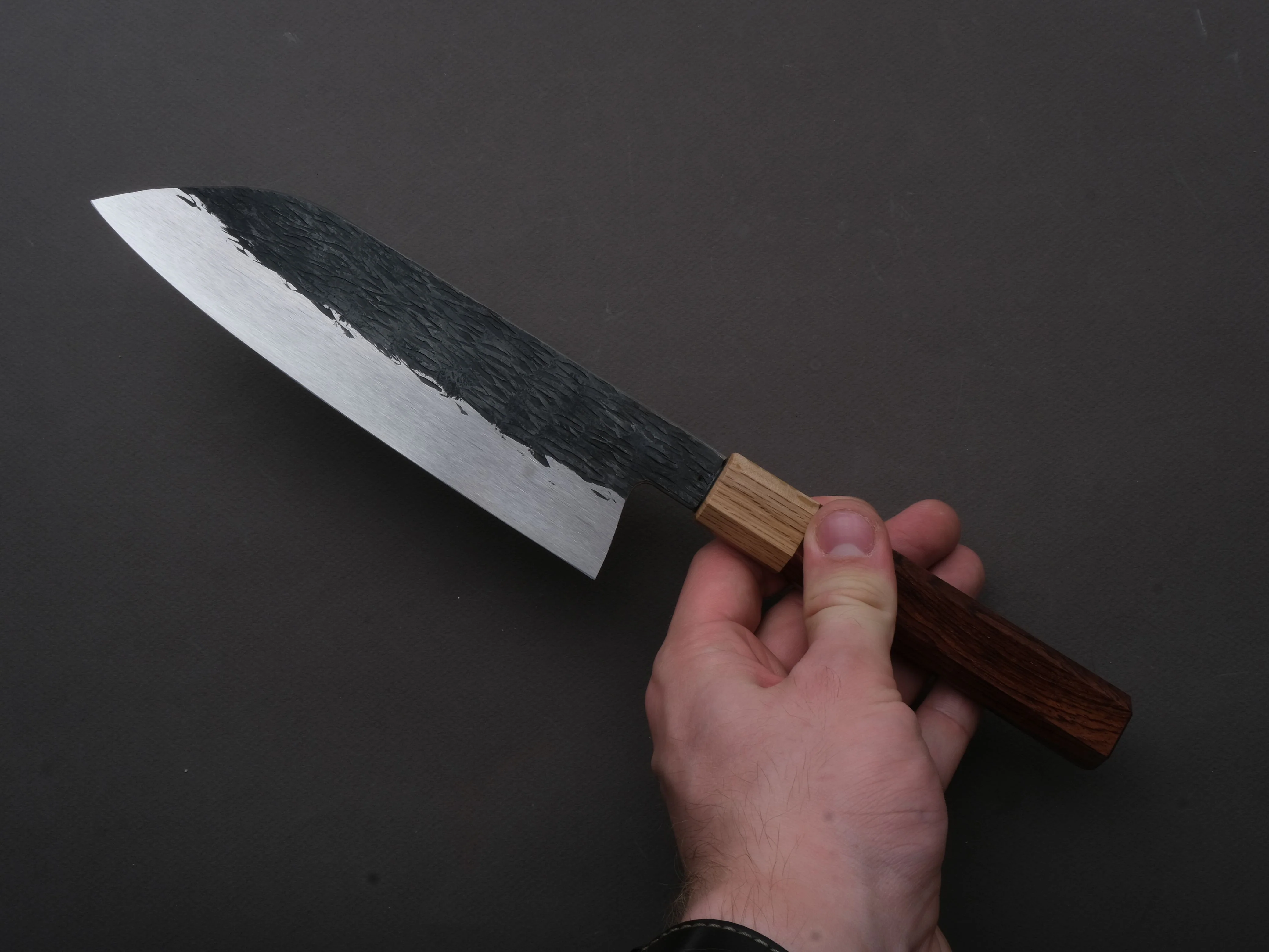 Isamitsu - White #1 - Stainless Clad - Kurouchi - Santoku - 180mm - Rosewood Handle - Image 4