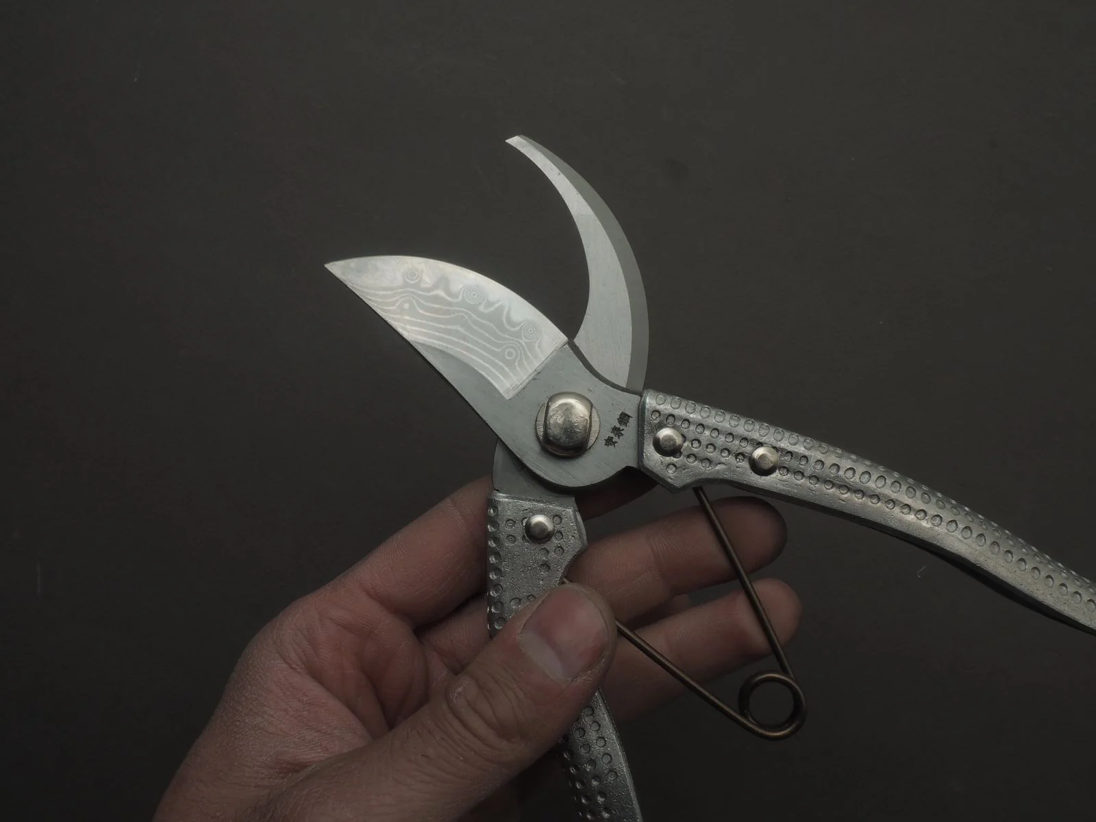 Kuzu Ryugawa - Damascus - Pruning Shears - Carbon  - 200mm - Image 3