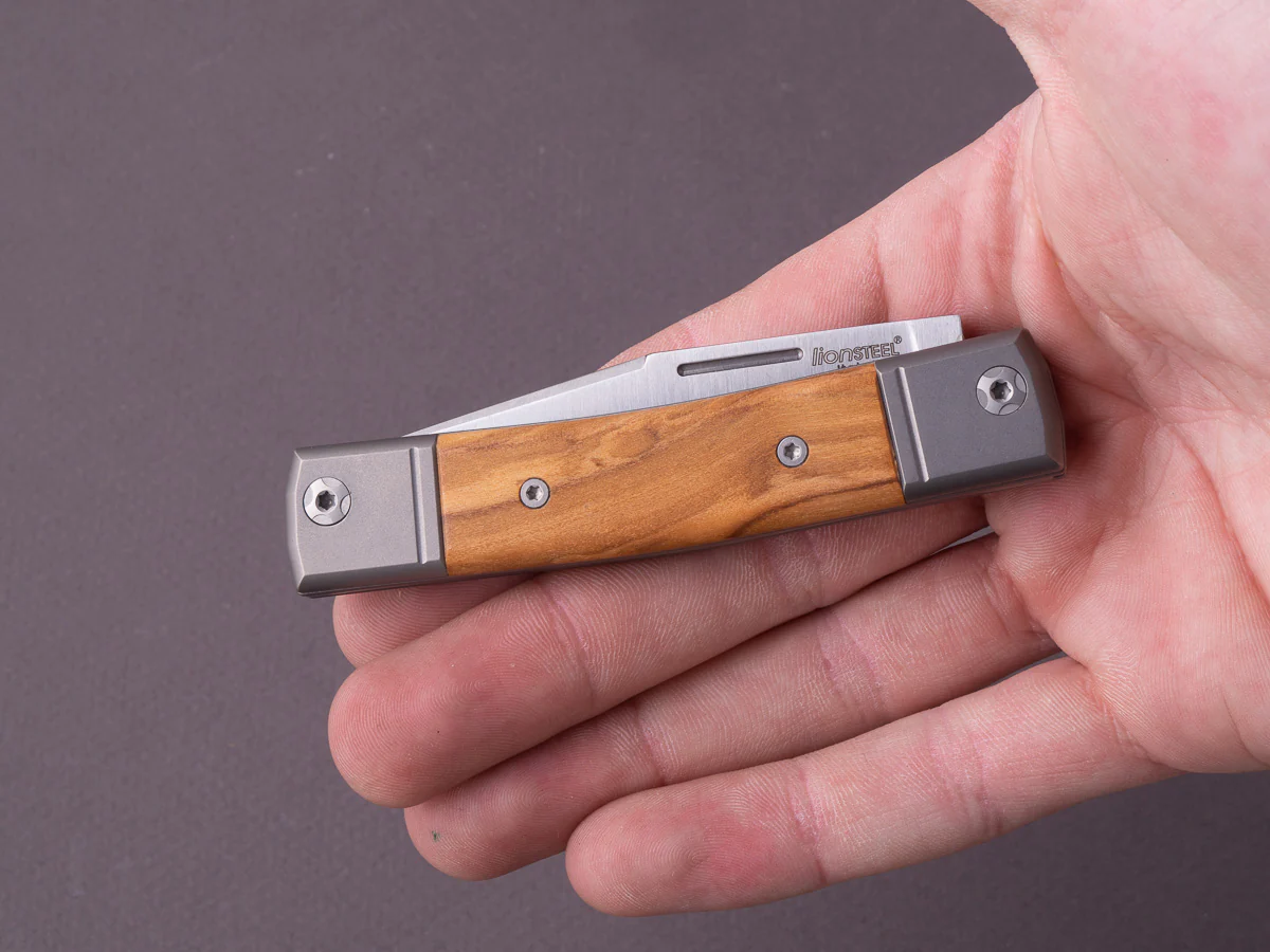 lionSTEEL - Folding Knife - bestMAN - Clip Point - 71mm - M390 - Slip Joint - Olive Wood - Image 8