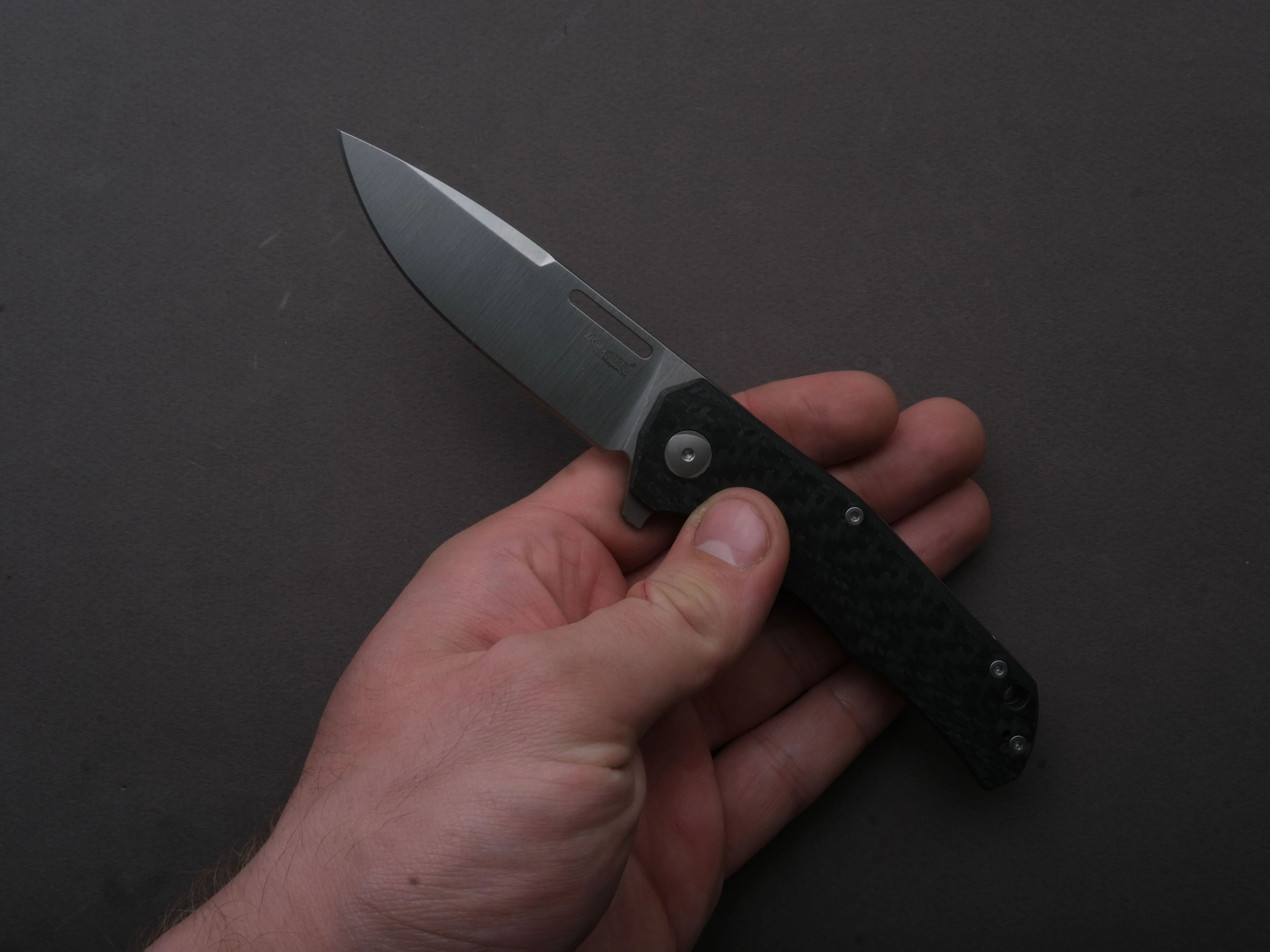 LionSTEEL - Folding Knife - Q4TTRO - Frame Lock - Magnacut - 84mm - Carbon Fiber - Image 4
