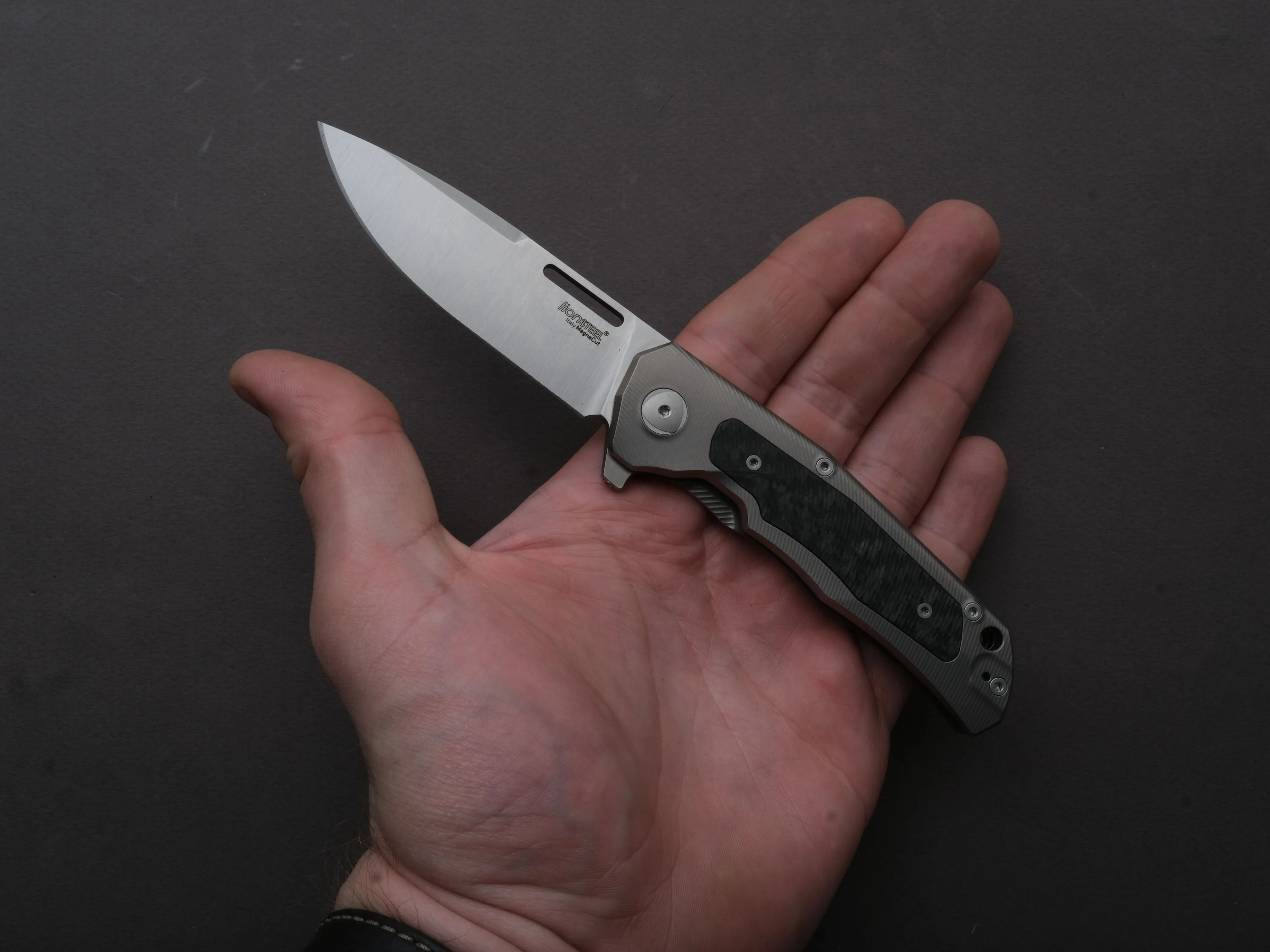 LionSTEEL - Folding Knife - Q4TTRO - Frame Lock - Magnacut - 84mm - Titanium - Image 3