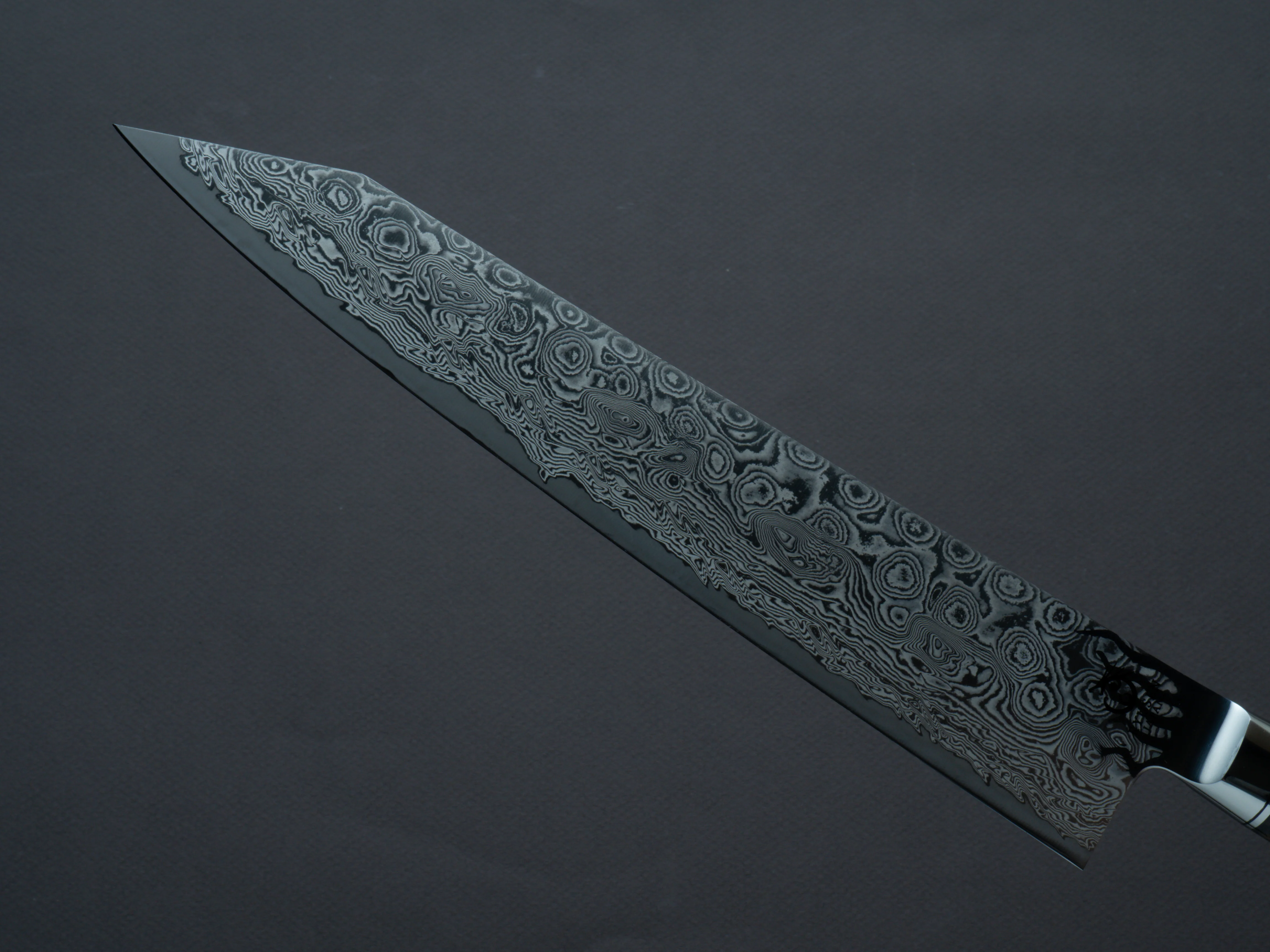 Ryusen - Oukokuryu - SG2 - Damascus - Kiritsuke Gyuto - 240mm - Stabilized Poplar Handle - Image 3