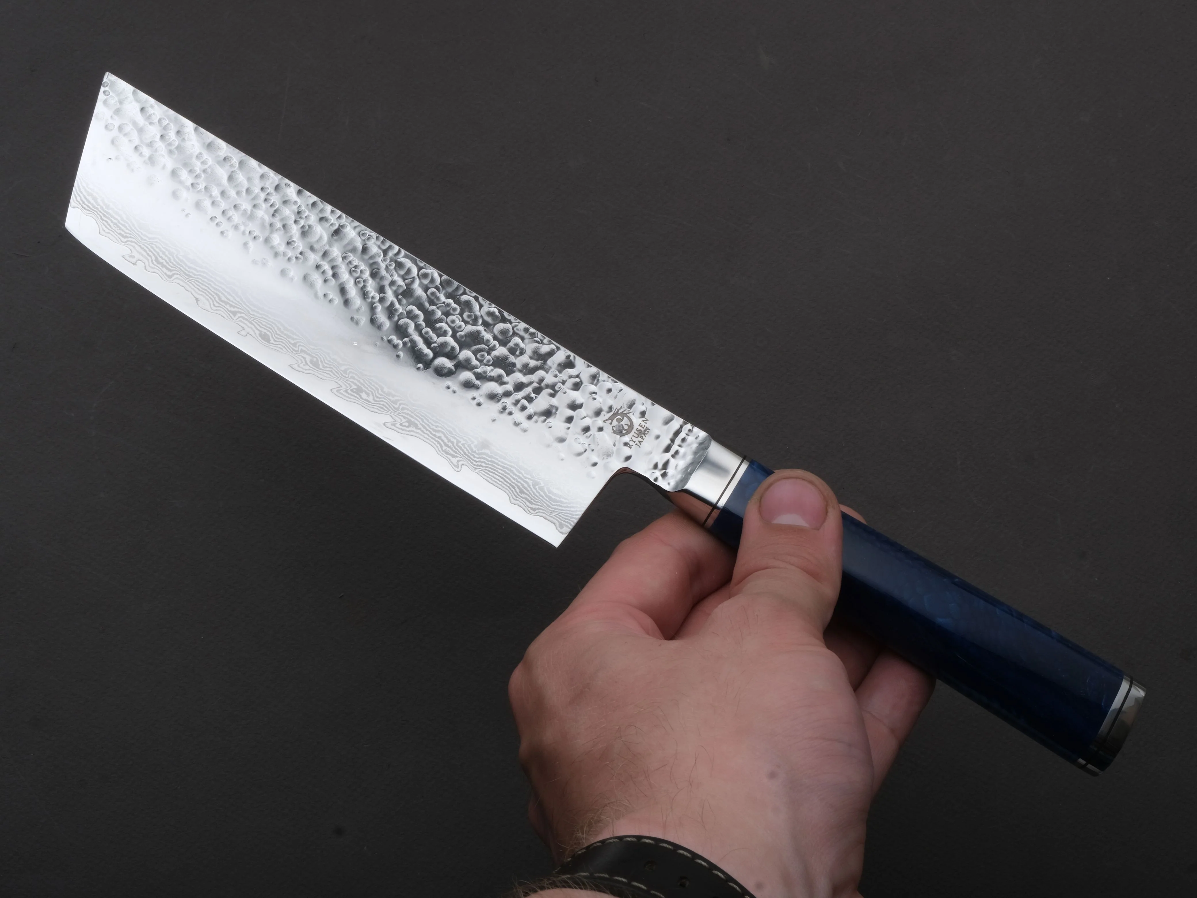 Ryusen - SOURYURIN - VG10W - Tsuchime Damascus - Nakiri - 160mm - Blue Resin Hybrid Handle - Image 4