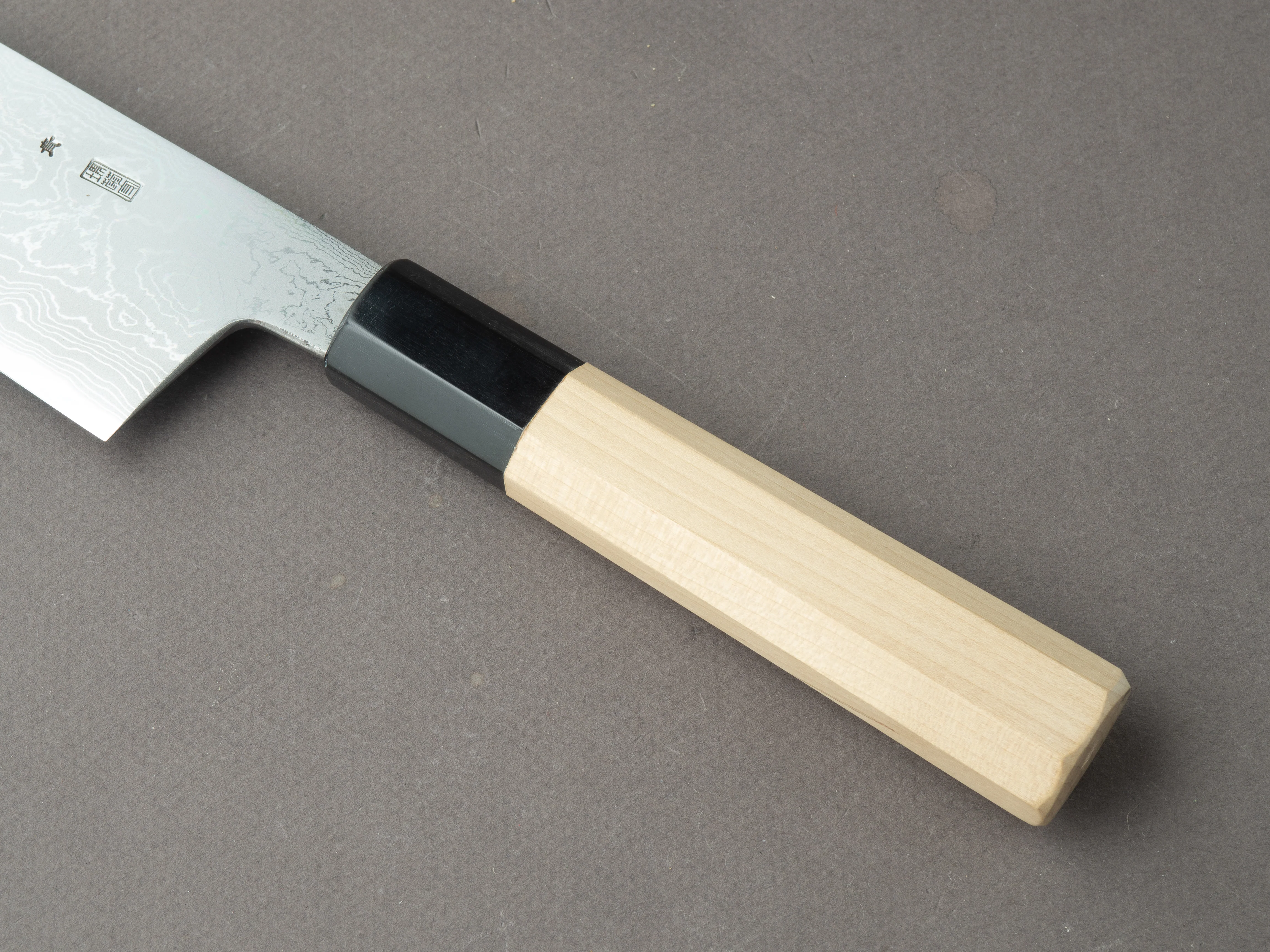 Sakai Kikumori - Kikuzuki Uzu - Blue #1 - Damascus - 180mm - Santoku - Magnolia Handle - Image 5