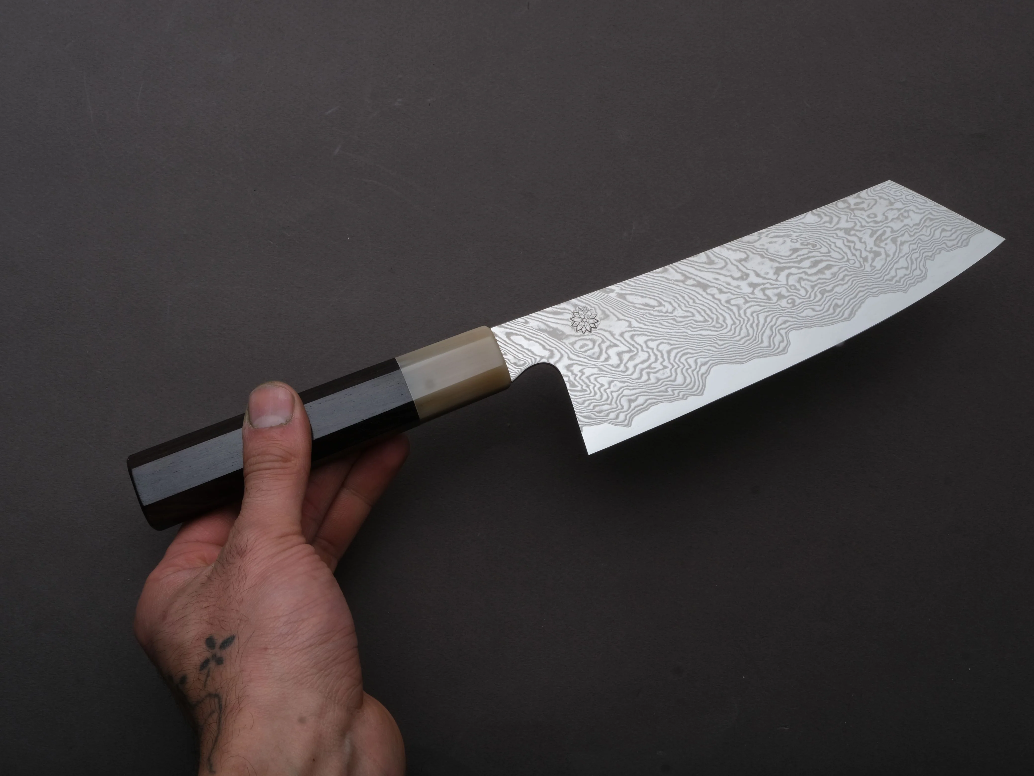 Sakai Kikumori - MINAMO - ATS34 - Damascus - Kiritsuke Santoku - 180mm - Ebony Handle - Image 3